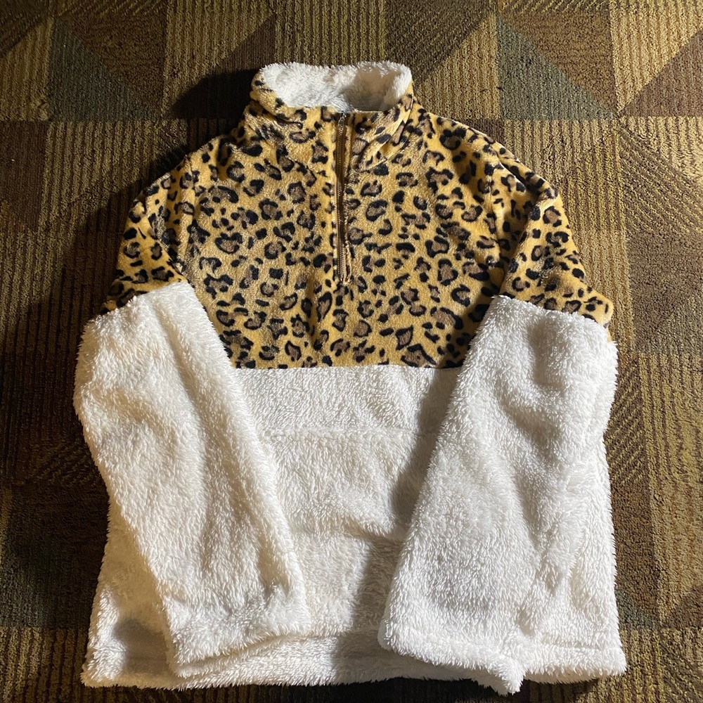 Women’s White And Leopard Print Fleece Pull Over SizeXL